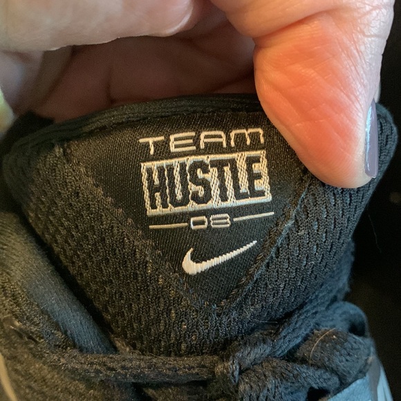 Basketball shoes - Picture 3 of 4